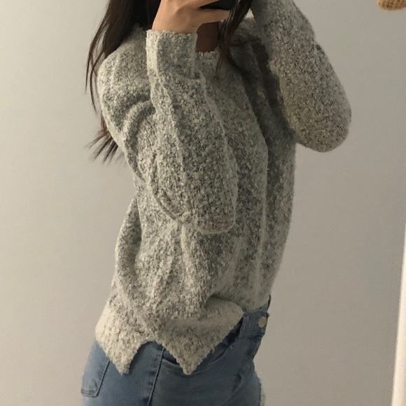 Cozy grey sweater 😍 - Picture 2 of 3